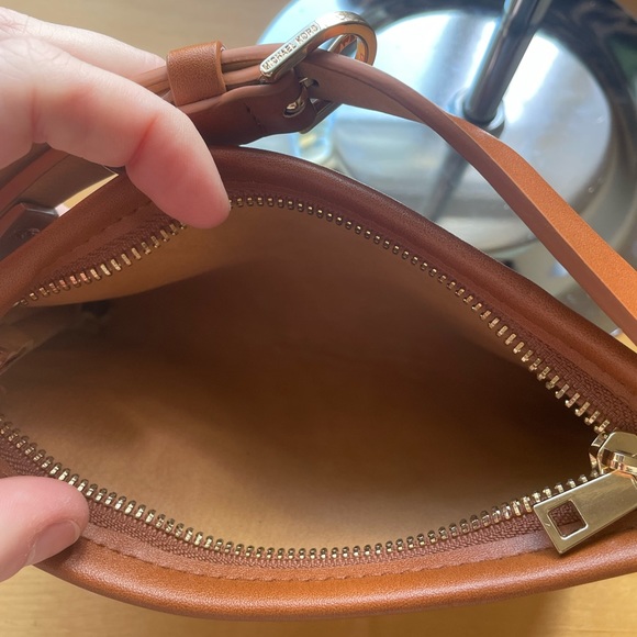 Michael Kors Belt-bag NWOT - Picture 4 of 15